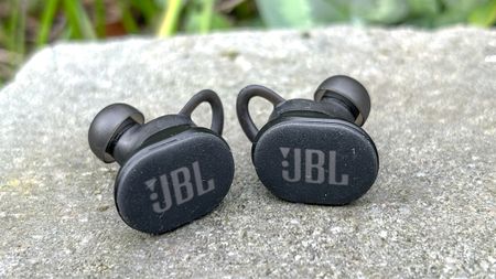 JBL Endurance Race 2 headphones