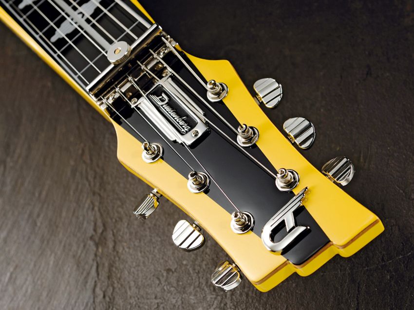 That suitably retro-looking headstock