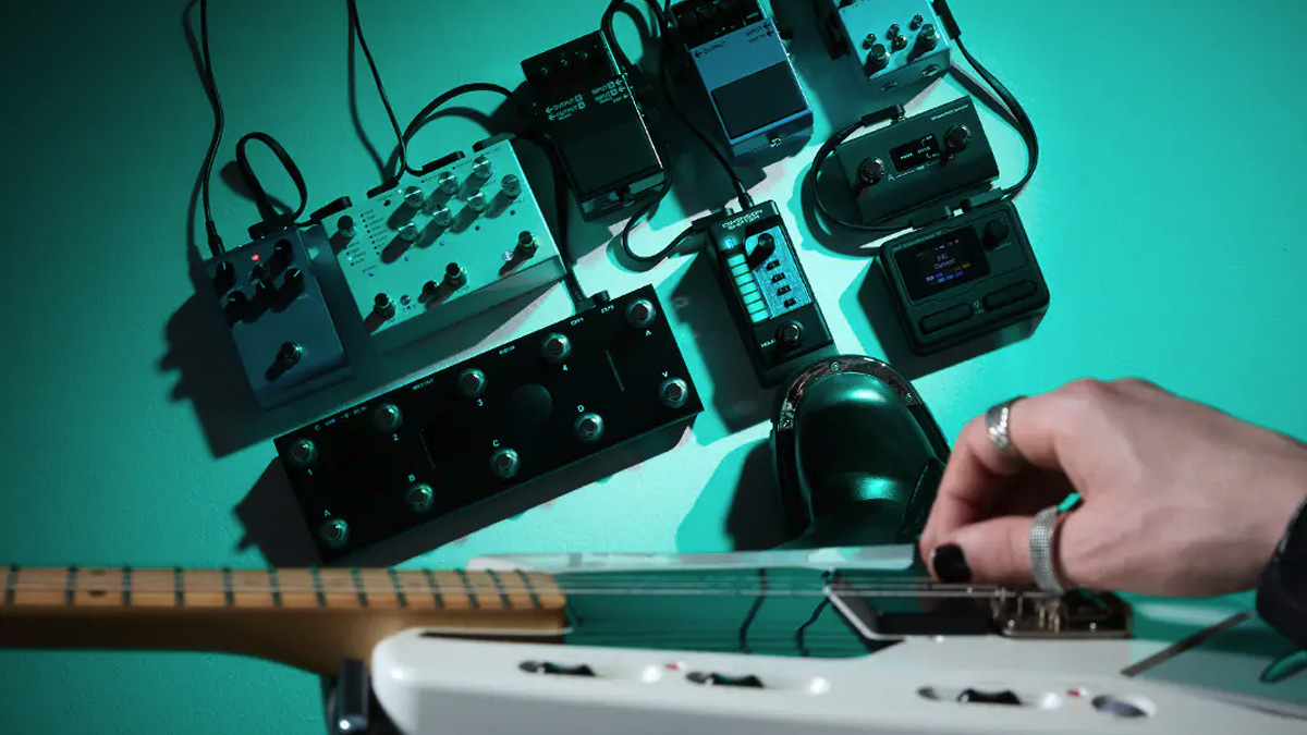 Casio DN-SE10 Dimension Shifter: this ground-breaking device allows guitar players to control their effects via their guitar strap.