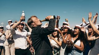 Beste danske filmer: Mads Mikkelsen drikker champagne i Et glass til / Druk