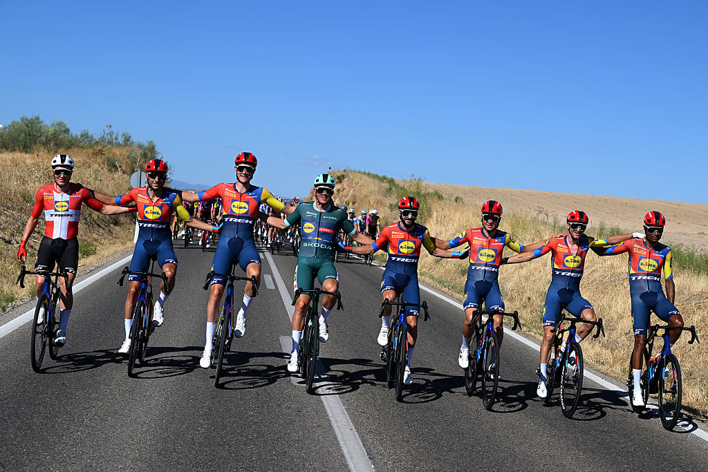 MADRID, SPAIN - SEPTEMBER 14: A general view of Andrea Bagioli of Italy, Julien Bernard of France, Giulio Ciccone of Italy, Amanuel Ghebreigzabhier of Eritrea, Daan Hoole of Netherlands, Soren Kragh Andersen of Denmark, Mads Pedersen of Denmark - Green Points Jersey, Carlos Verona of Spain and Team Lidl - Trek celebrate during the La Vuelta - 80th Tour of Spain 2025, Stage 21 a 108km stage from Alalpardo to Madrid / #UCIWT / on September 14, 2025 in Madrid, Spain. (Photo by Dario Belingheri/Getty Images)