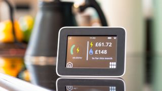 Smart meter tracks energy readings