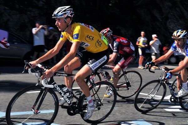 Frank Schleck (Team CSC-Saxo Bank) keeps a close eye on the other GC contenders as his team mate hunts for the finish line.