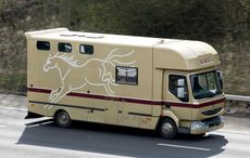 Towing-horsebox-trailer-box-ALAMYM92DJ3.jpg