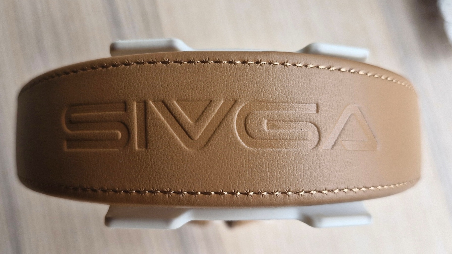 Bird's eye shot of the headband of the Sivga Robin SV021 Pro over-ear headphones.