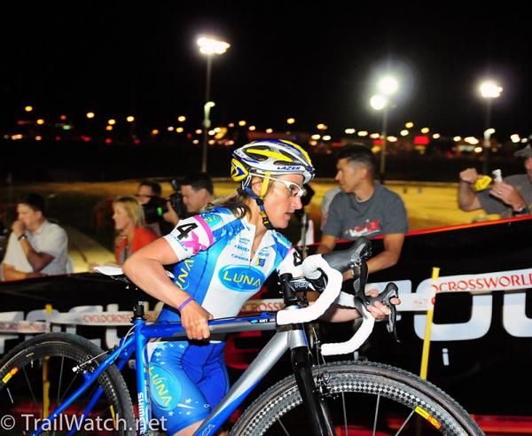 Amy Dombroski (Luna Pro Team) in the lead group.