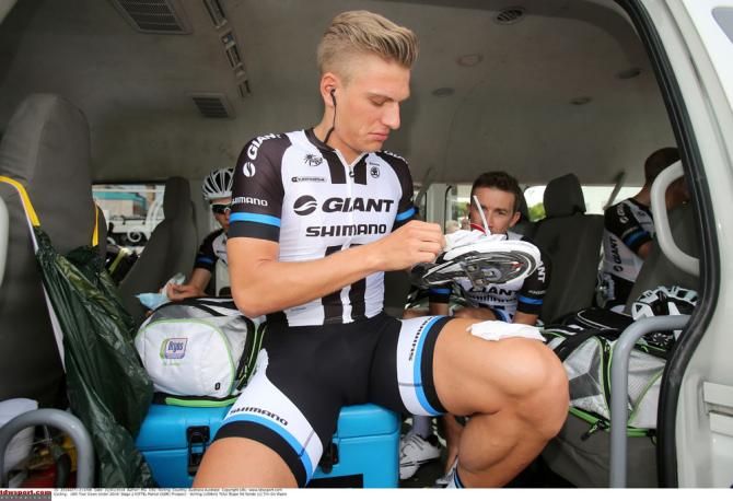 Marcel Kittel (Giant Shimano) makes some last minute adjustments to his shoes