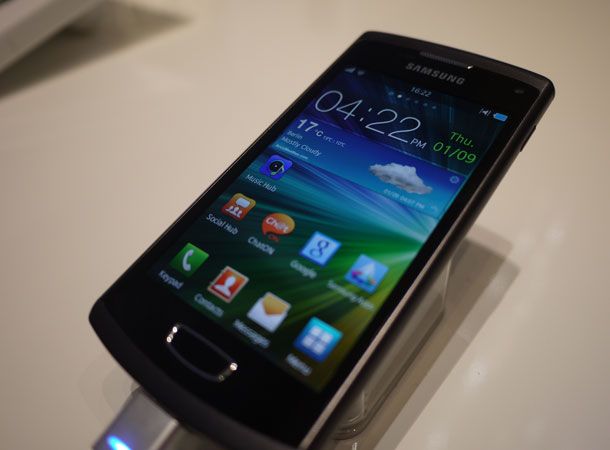 Samsung Wave 3 hands 5