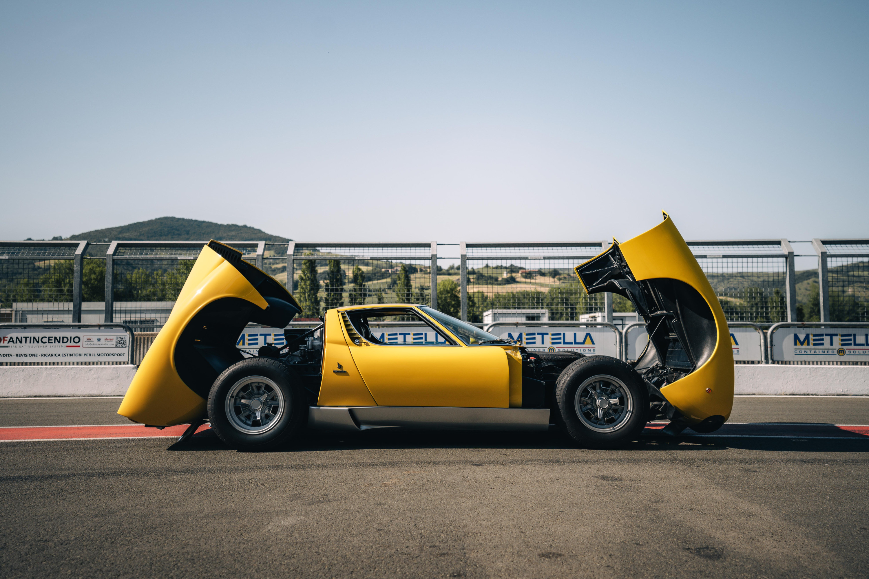 Everything about the Miura was dramatic