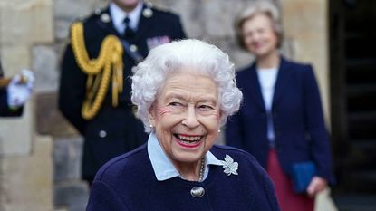 Queen's 'megawatt smile' after hospital stay reassures fans 