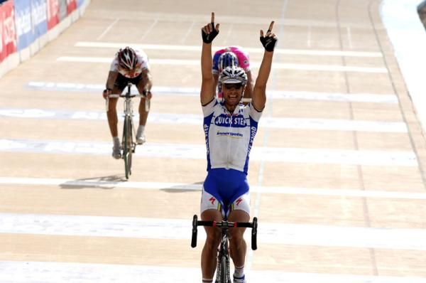 Tom Boonen winning Paris-Roubaix in 2008