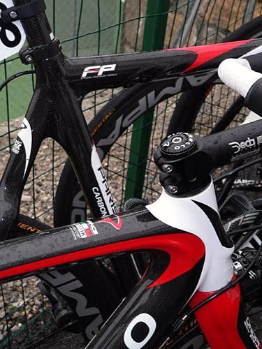 The Prince FP Carbon uses a finer 1K weave