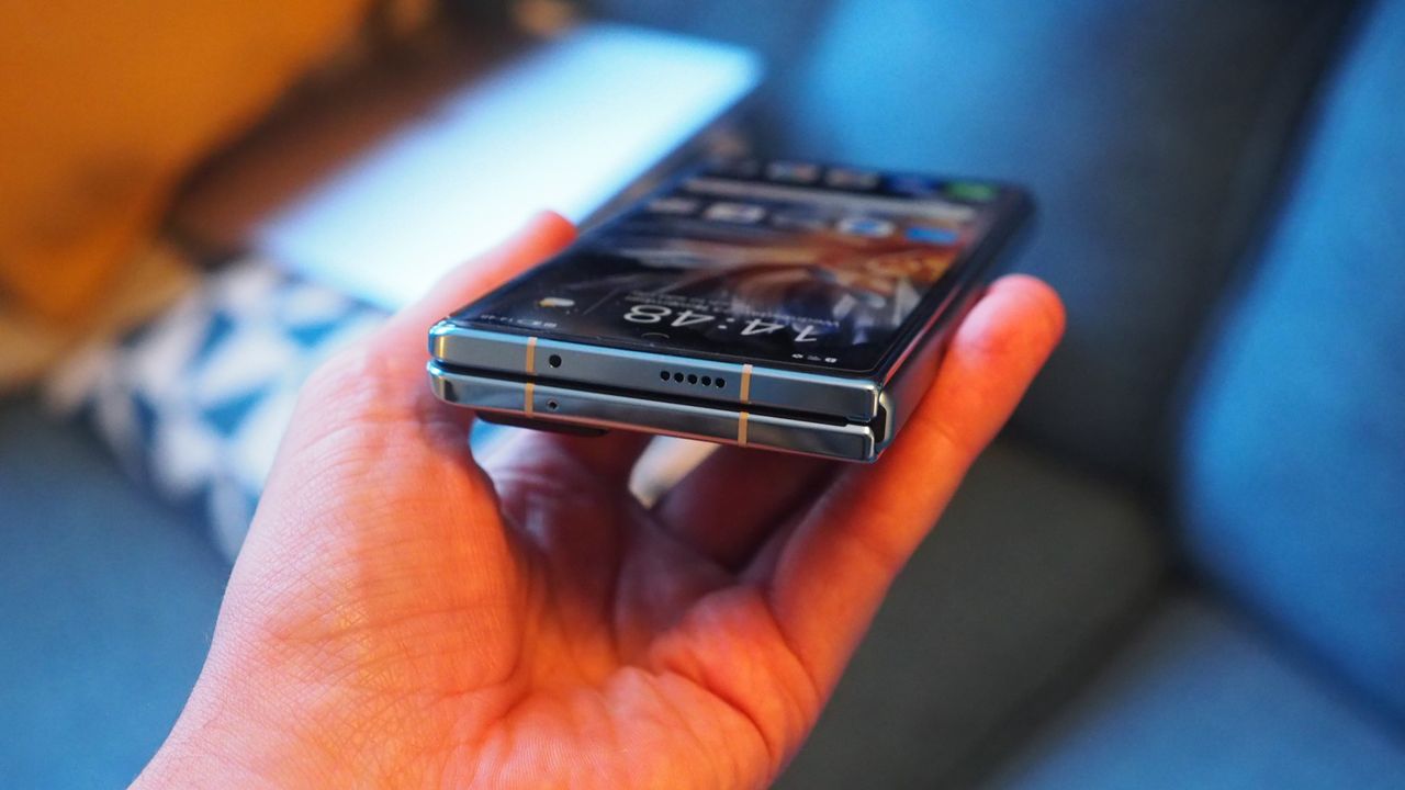 Honor Magic VS folding phone