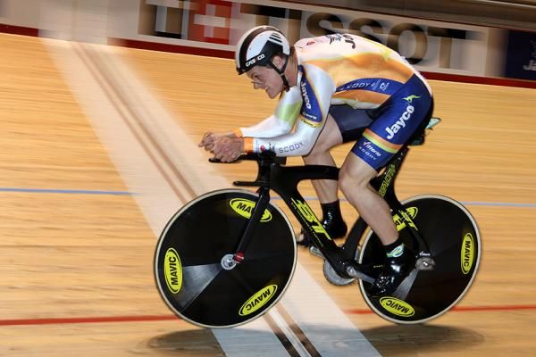 Scott Sunderland (Jayco) on his way to the win in the men's kilometre time trial.