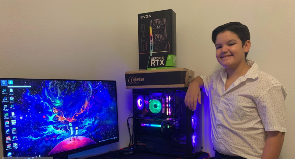 Ricardo Santana Jr. and his newly acquired RTX 3090 inside his gaming rig. 