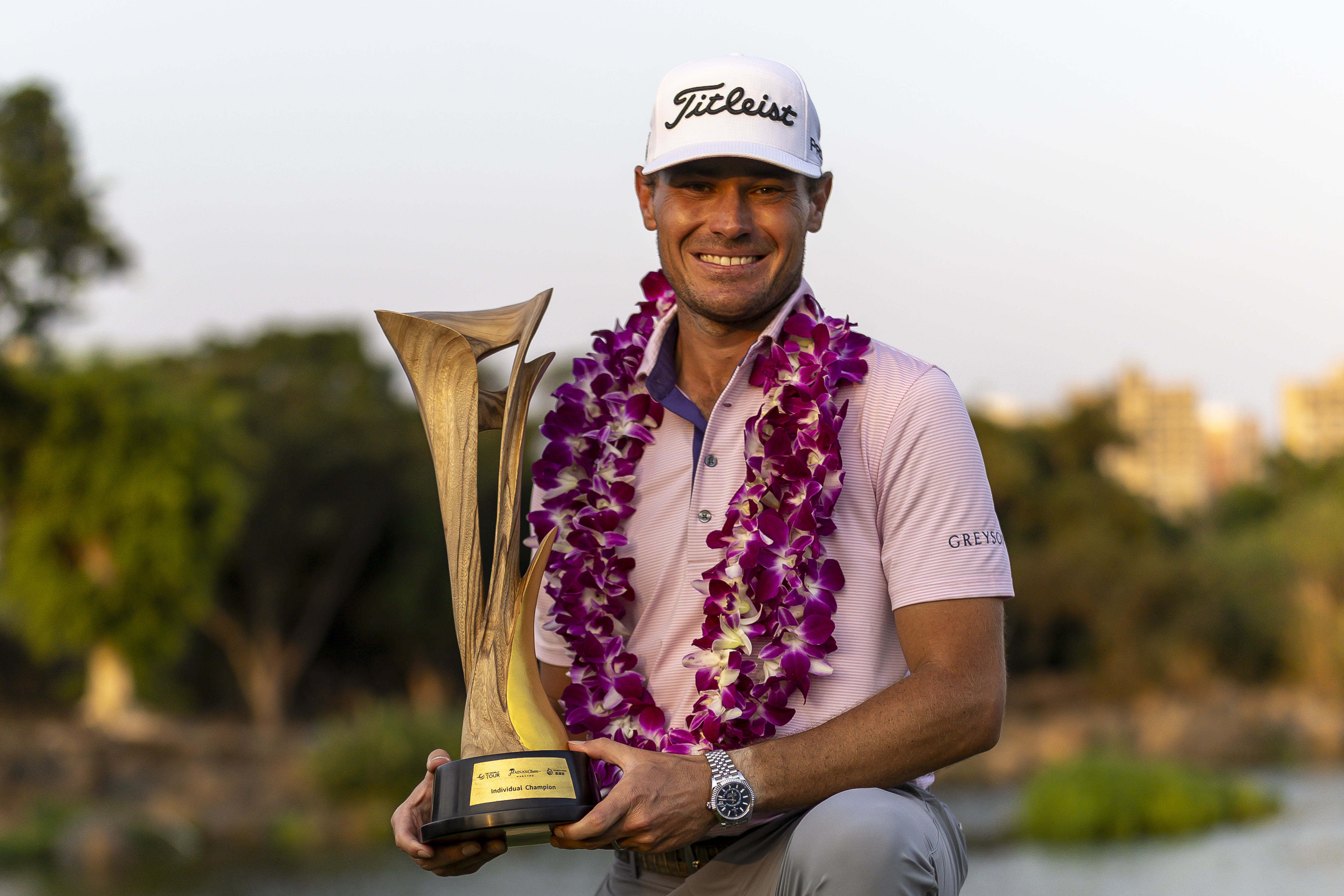 Jordan Gumberg poses with the Hainan Classic trophy after his win in 2026