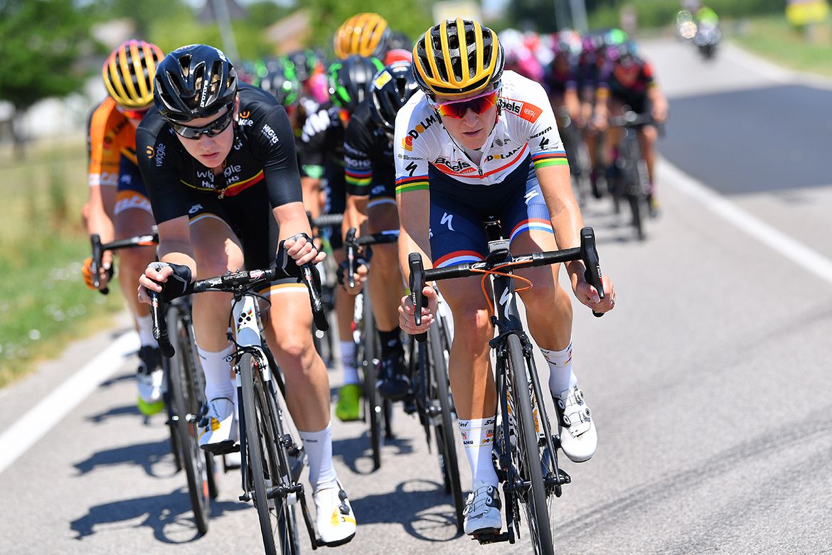 Jolien d'Hoore and Lizzie Deignan at the front