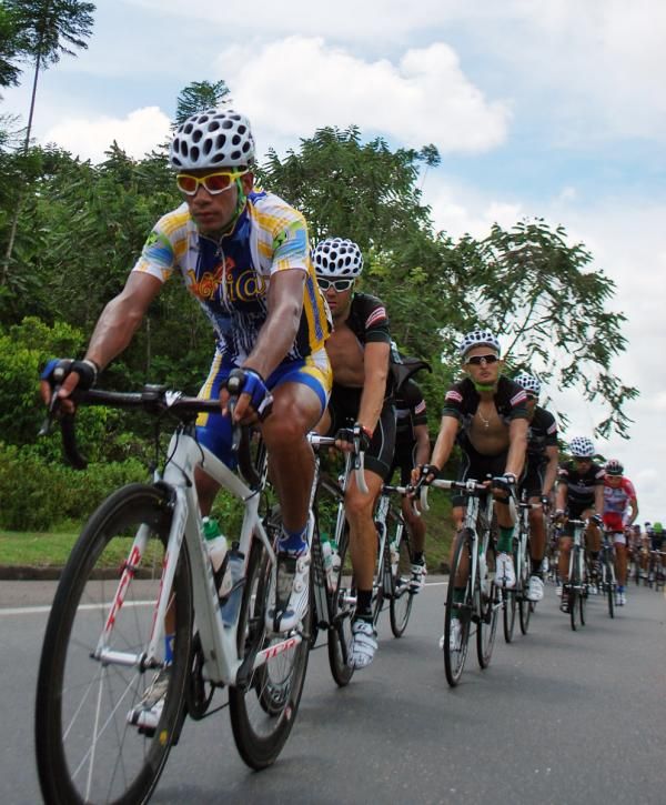 Julian Atehortua at the front.