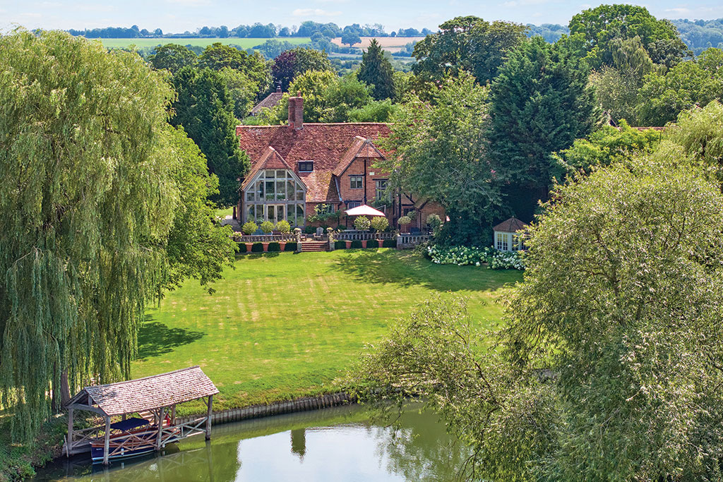 Riverside property for sale: The Manor, Long Wittenham, Abingdon, Oxfordshire.