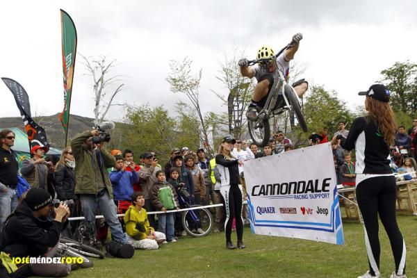 Benito Ross shows off his side hop.
