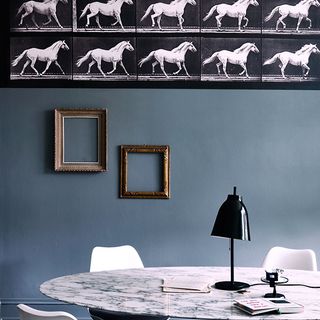 room with wallpaper frieze
