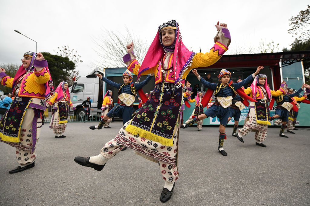 Young performers dance in front of the crowds at the start