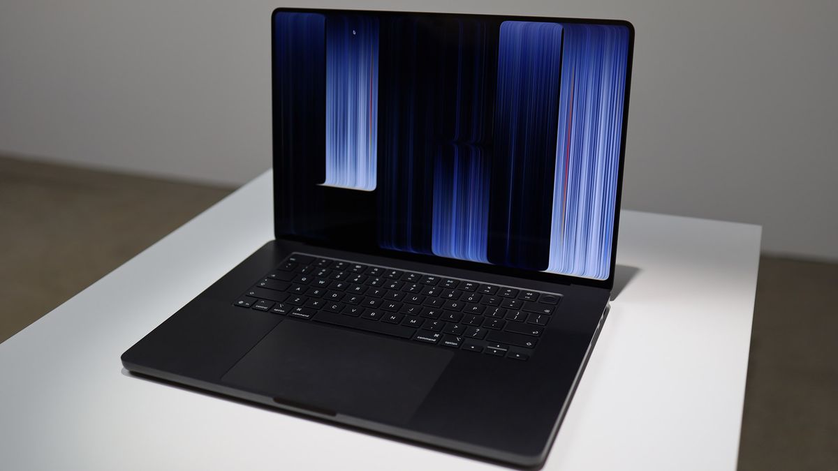 Apple Touchscreen MacBook PROLED XDR analysis