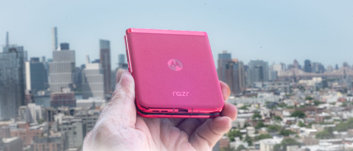 Motorola Razr Plus: nixed the chin
