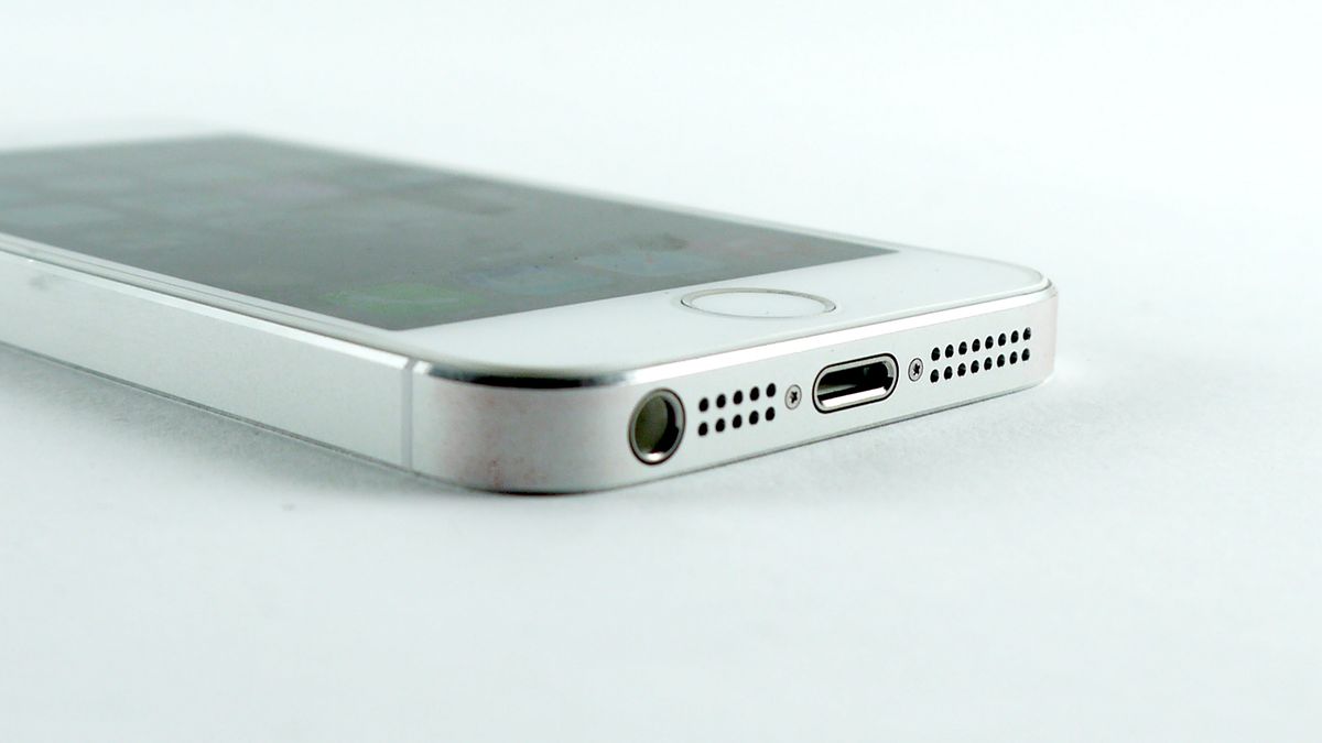 iPhone 5s bottom ports