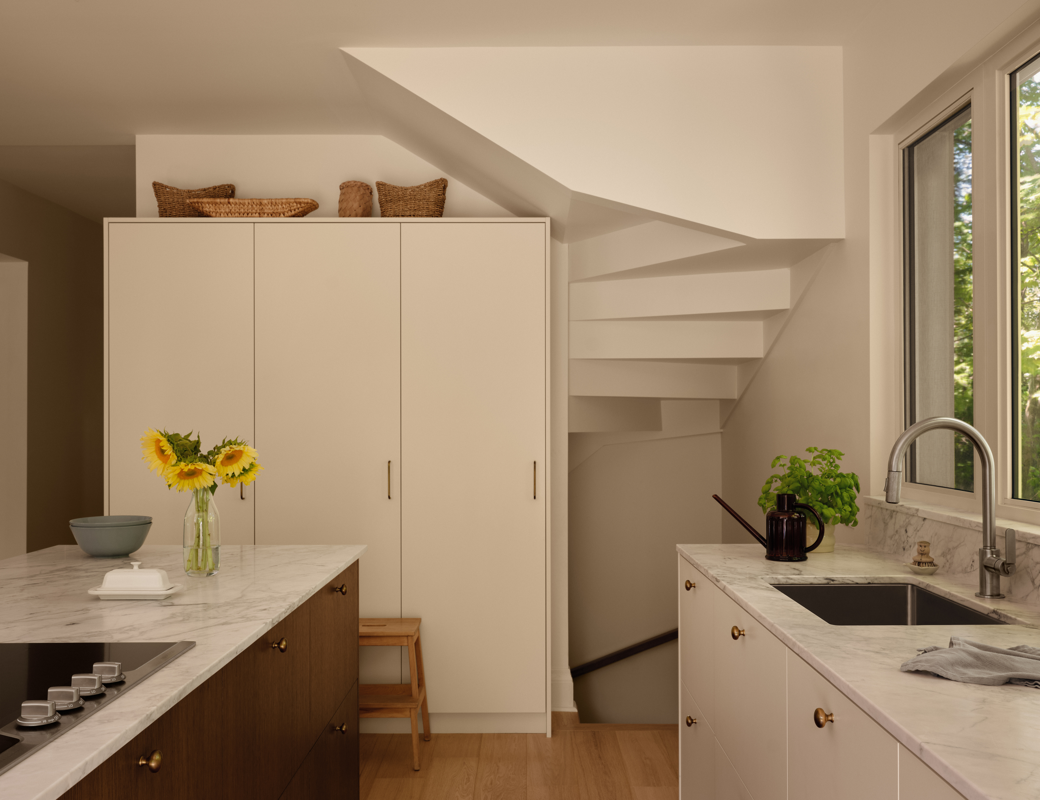 modernist home in montreal