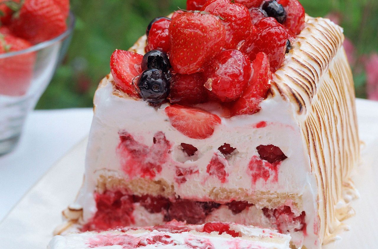 Raspberry meringue terrine