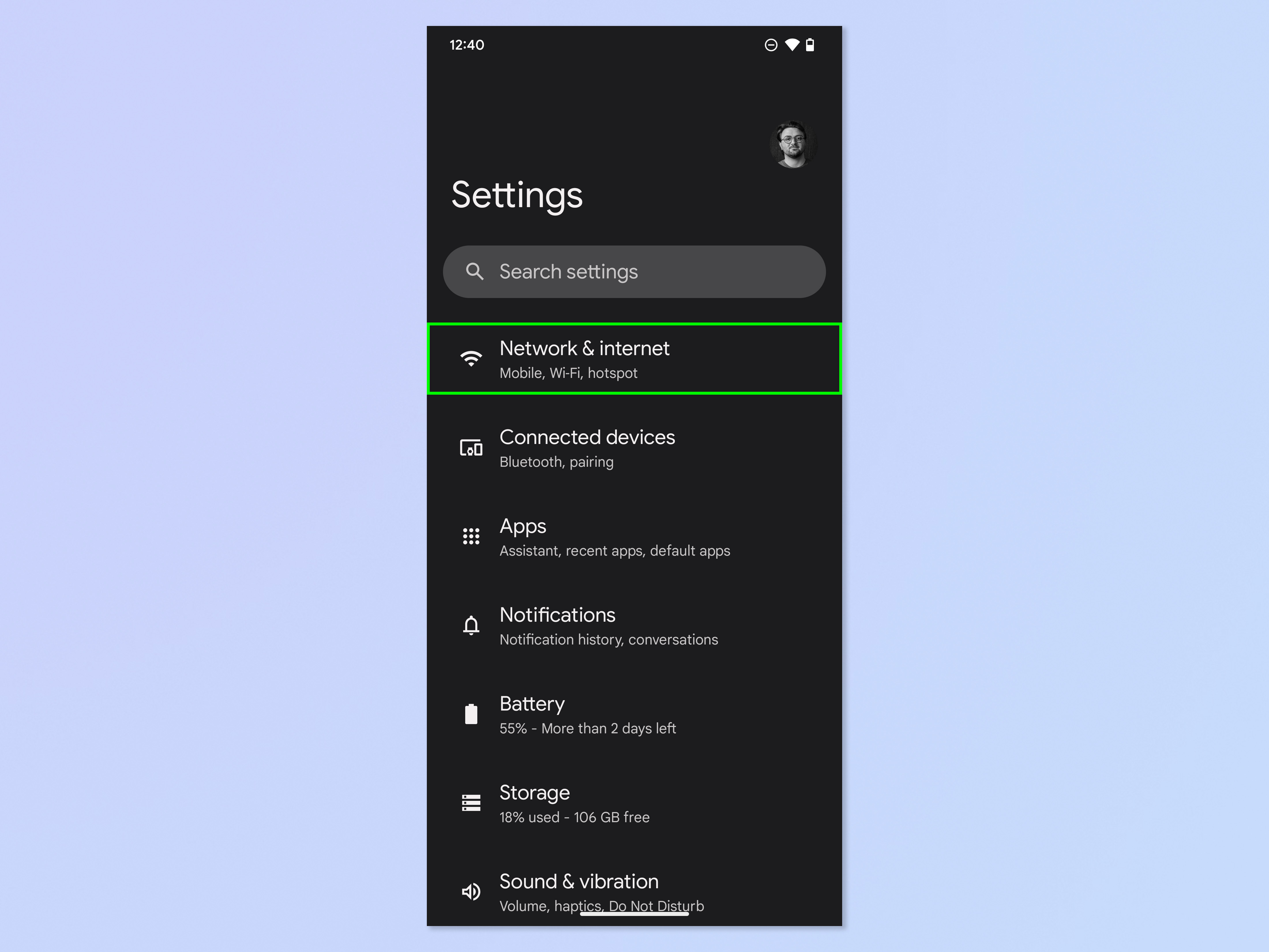 Снимок экрана, показывающий шаги, необходимые для просмотра пароля Wi-Fi на Android.