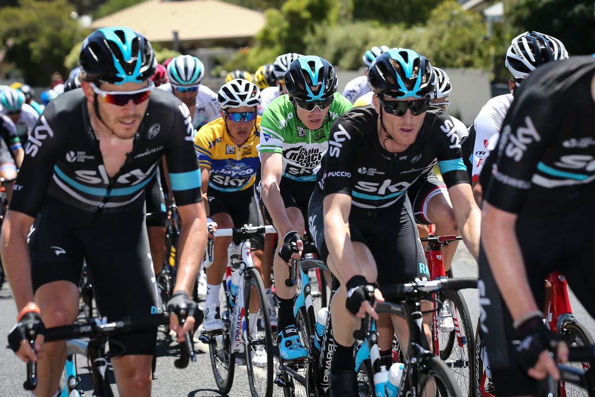 Team Sky looking after the yellow jersey of Peter Kennaugh