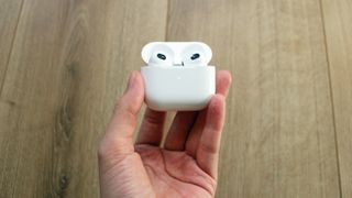 apple airpods 3. generation i deres opladningsetui
