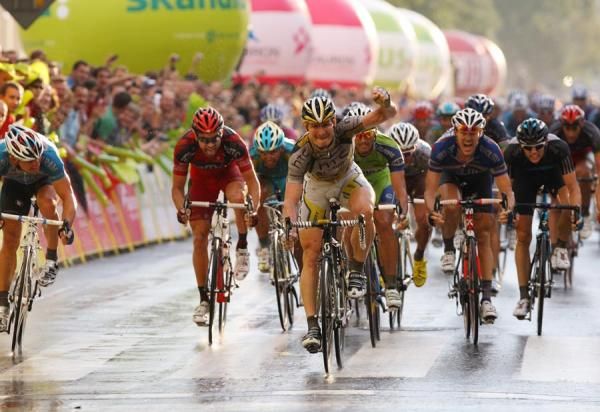 Andr&eacute; Greipel (Team HTC - Columbia) sprints to a win in the final stage of the Tour of Poland.