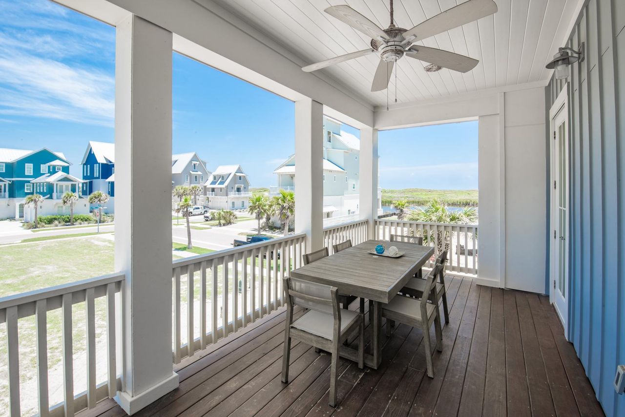 Listing images from a home in Port Aransas, Texas.