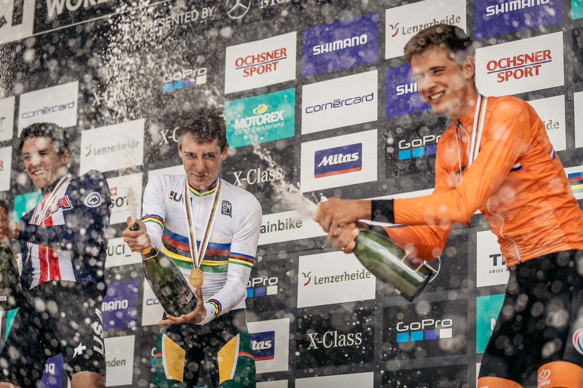 Alan Hatherly celebrates his world title