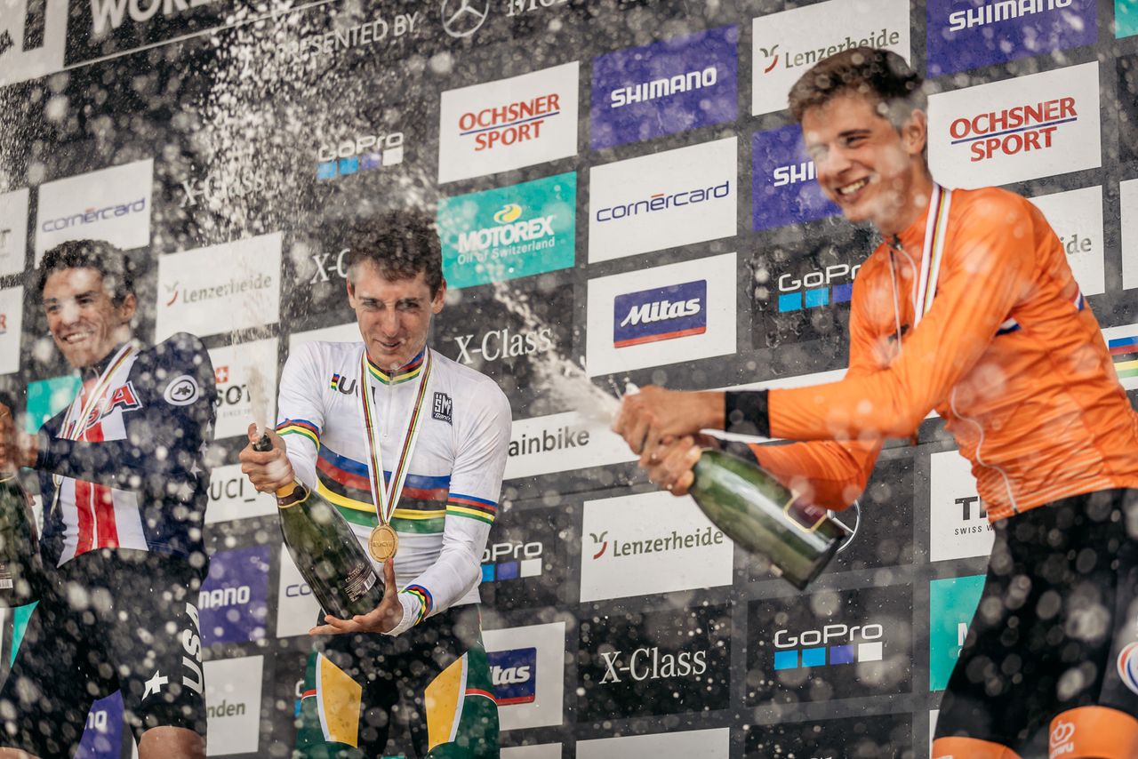 Alan Hatherly celebrates his world title