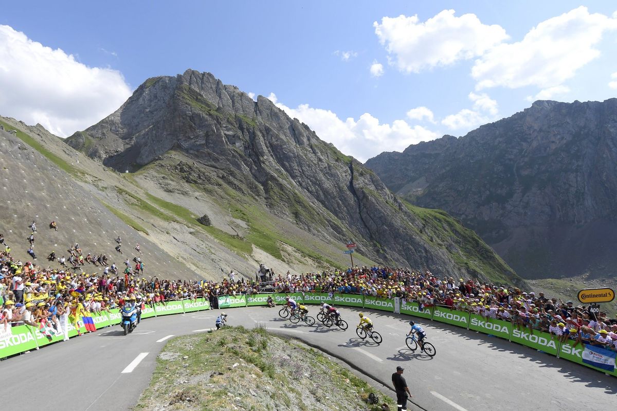 The GC group dwarfed by the Pyrenees on stage 14