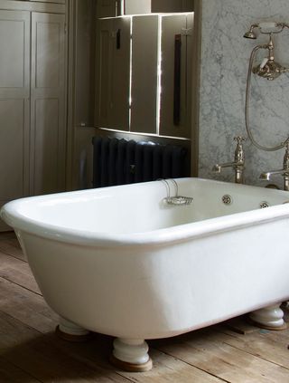 The antique bathtub of Will Fisher and Charlotte Freemantle