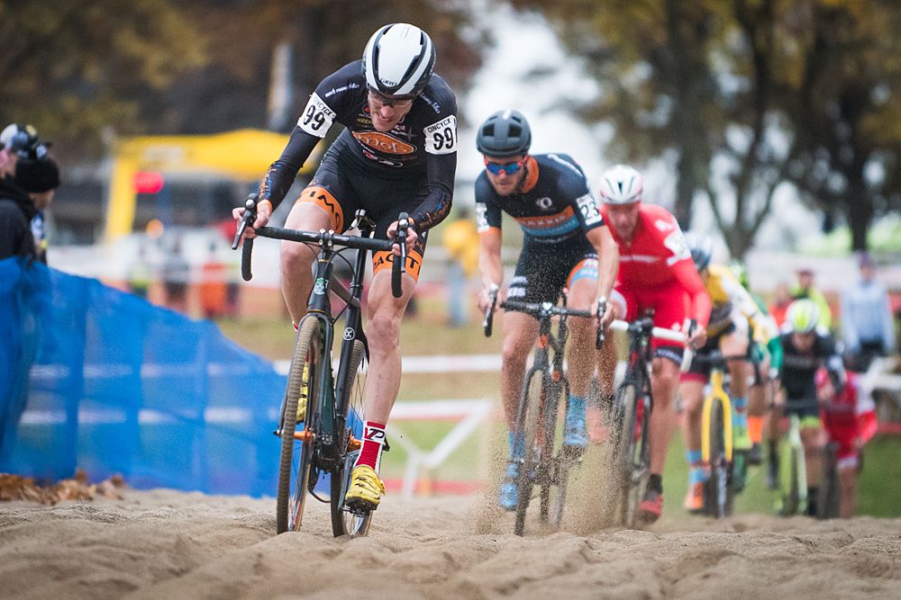 Travis Livermon (Mock Orange Bikes CX) followed by Danny Summerhill (Shimano Maxxis) and several other riders.