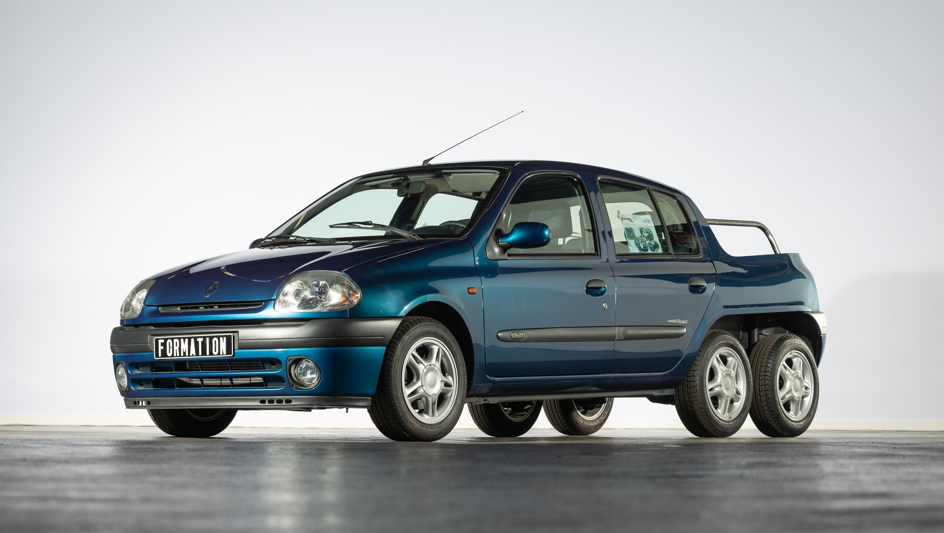 Renault Clio II 6-wheel pick-up, 2001
