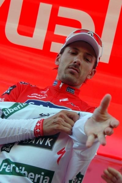 Fabian Cancellara (Saxo Bank) stays in the leader's jersey for another day.