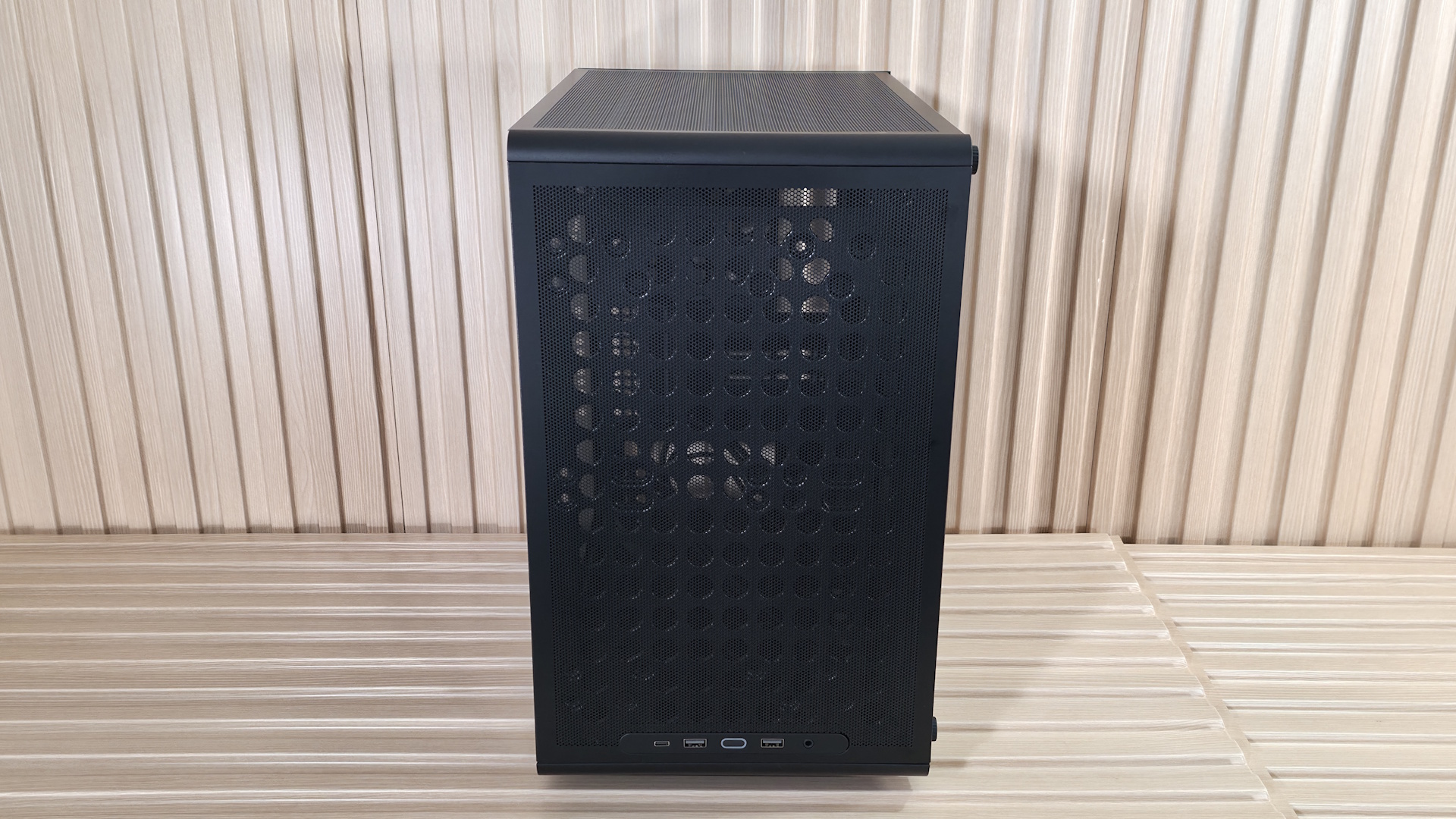 Cooler Master Q300L V3 - Case outside
