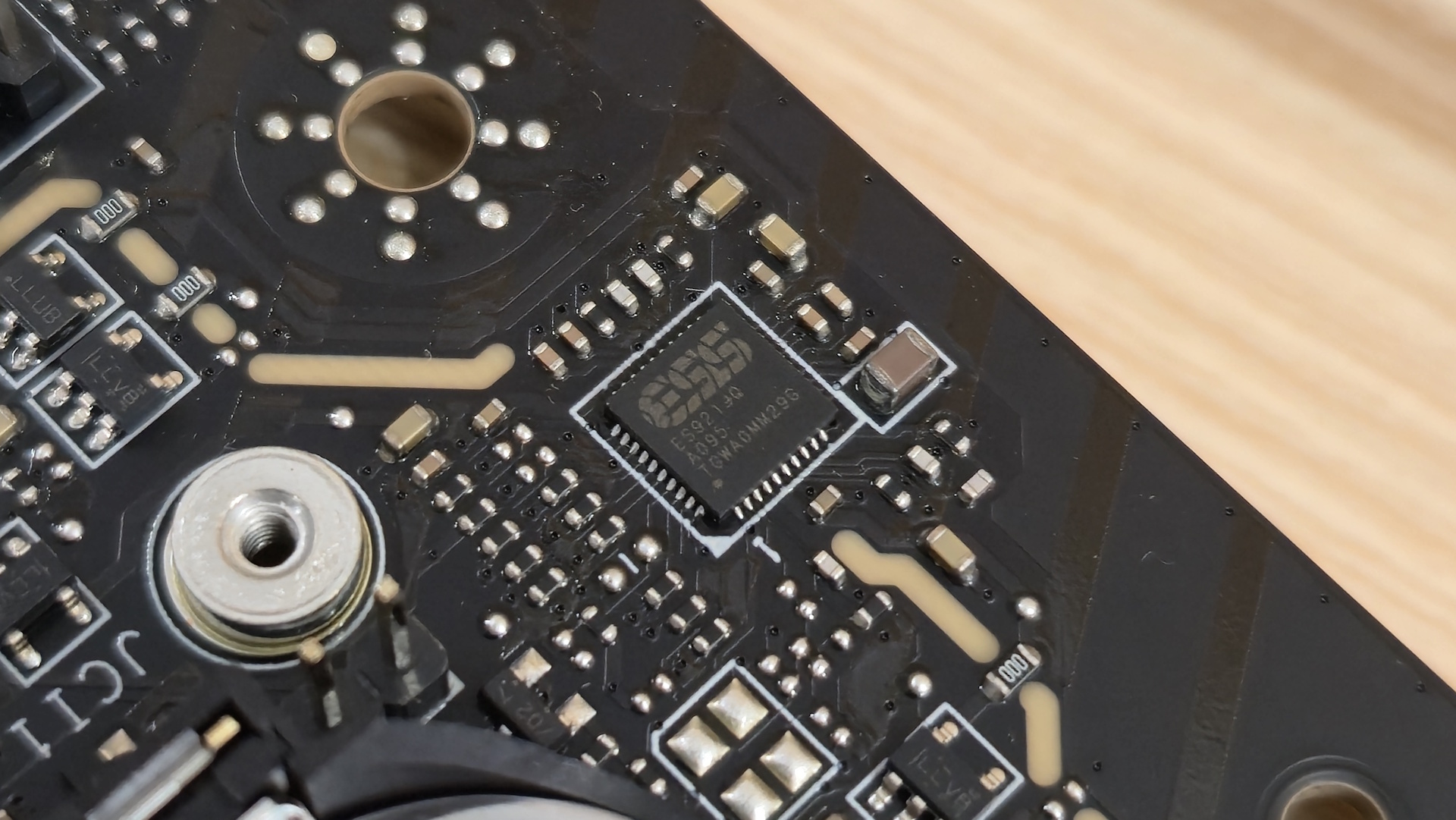 MSI MEG X870E Ace Max - ICs