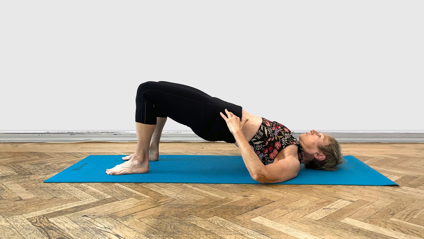 Jacqueline Gikow performing a glute bridge bodyweight exercise