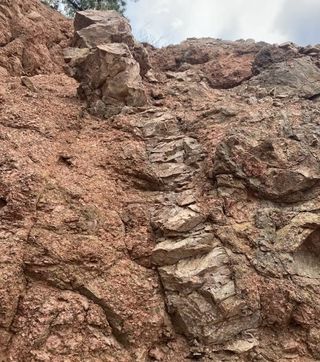 A photo of a granite wall, with a vertical shaft of differently-textured rock