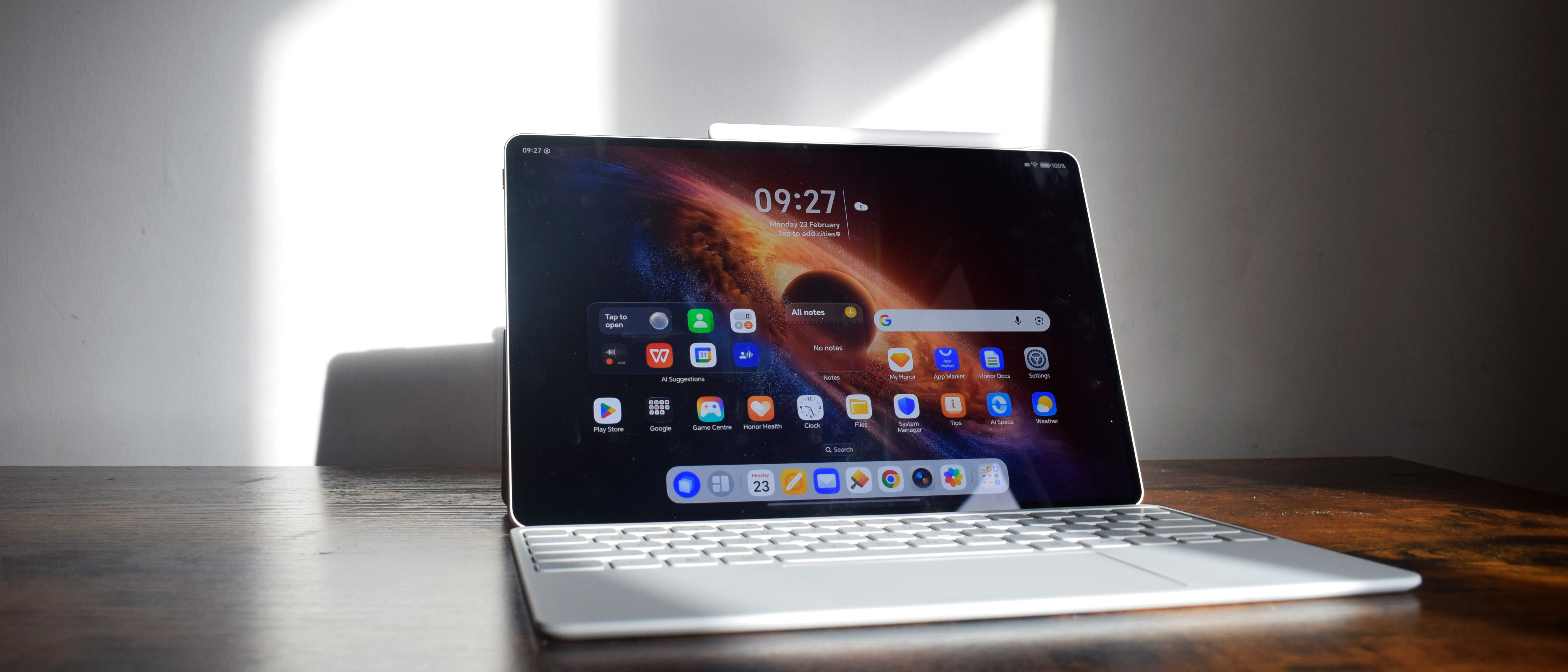 The Honor MagicPad 4 on a desk