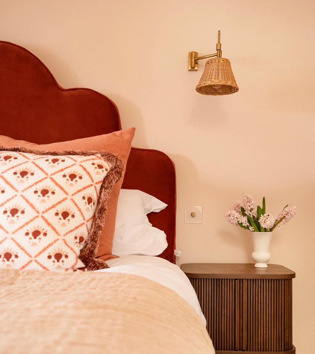 ροζ κρεβατοκάμαρα στο Lick Pink 02