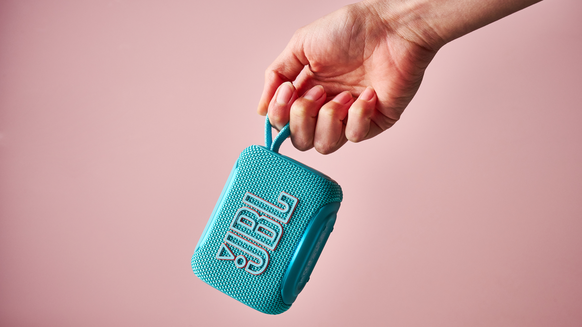 Person holding the JBL Go 5 by its strap
